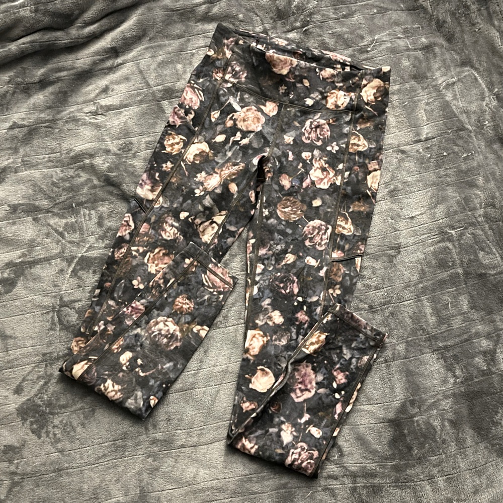 Lululemon!! Speed Up Leggings - Floral Print size 4